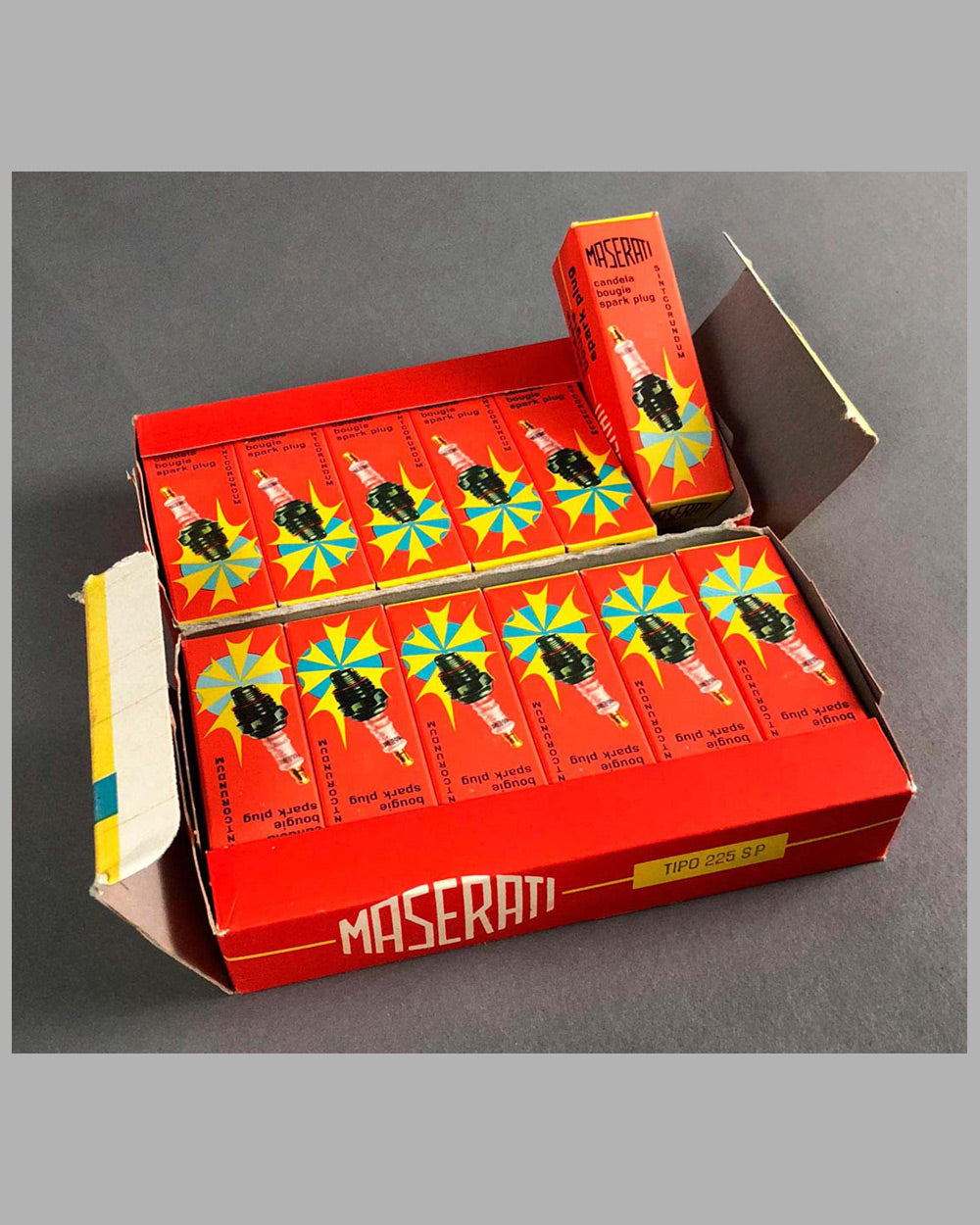 Box of 12 Maserati Spark Plugs - Tipo 225SP 2