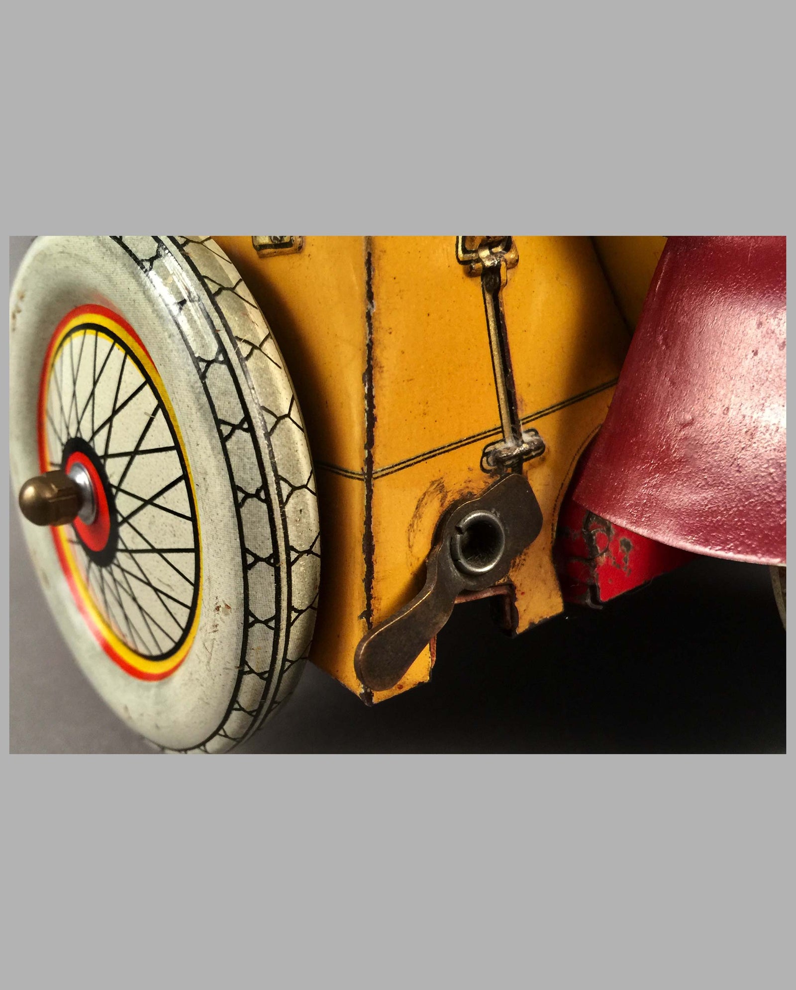 Renault 1920’s Limousine period tin toy by J.E.P. France 3