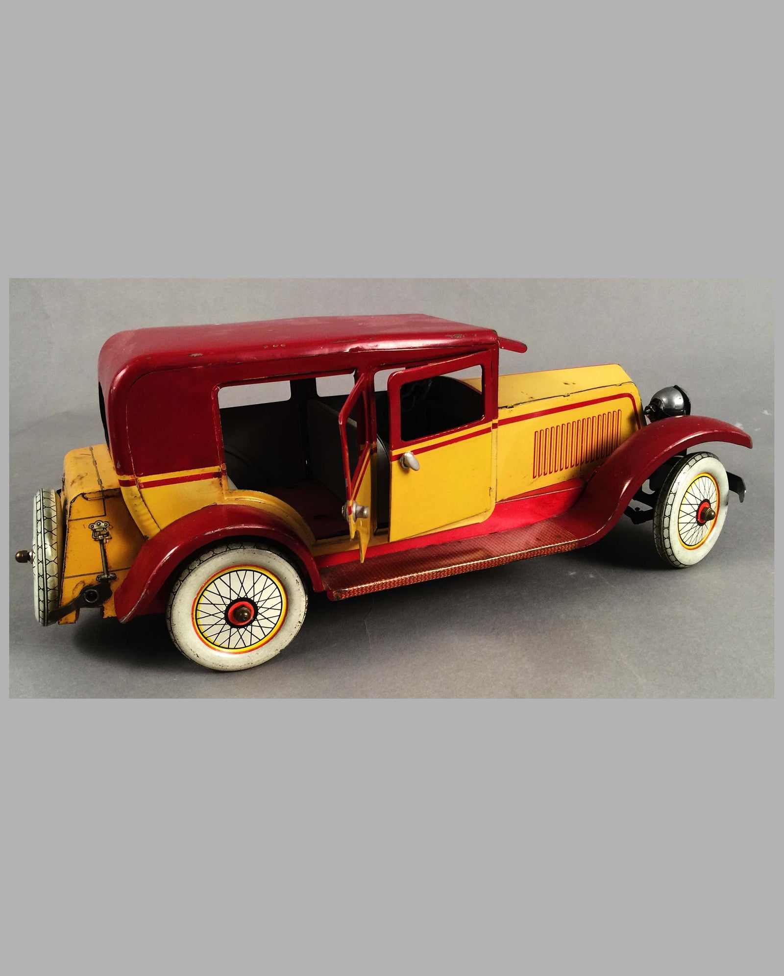 Renault 1920’s Limousine period tin toy by J.E.P. France 4