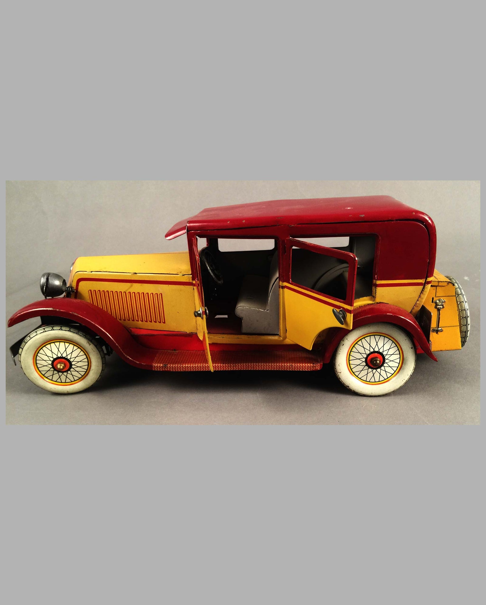 Renault 1920’s Limousine period tin toy by J.E.P. France 5