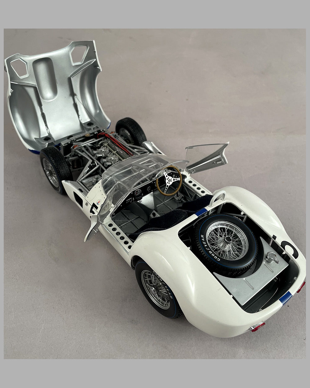 1960 Maserati Tipo 61 model by Minichamps 3