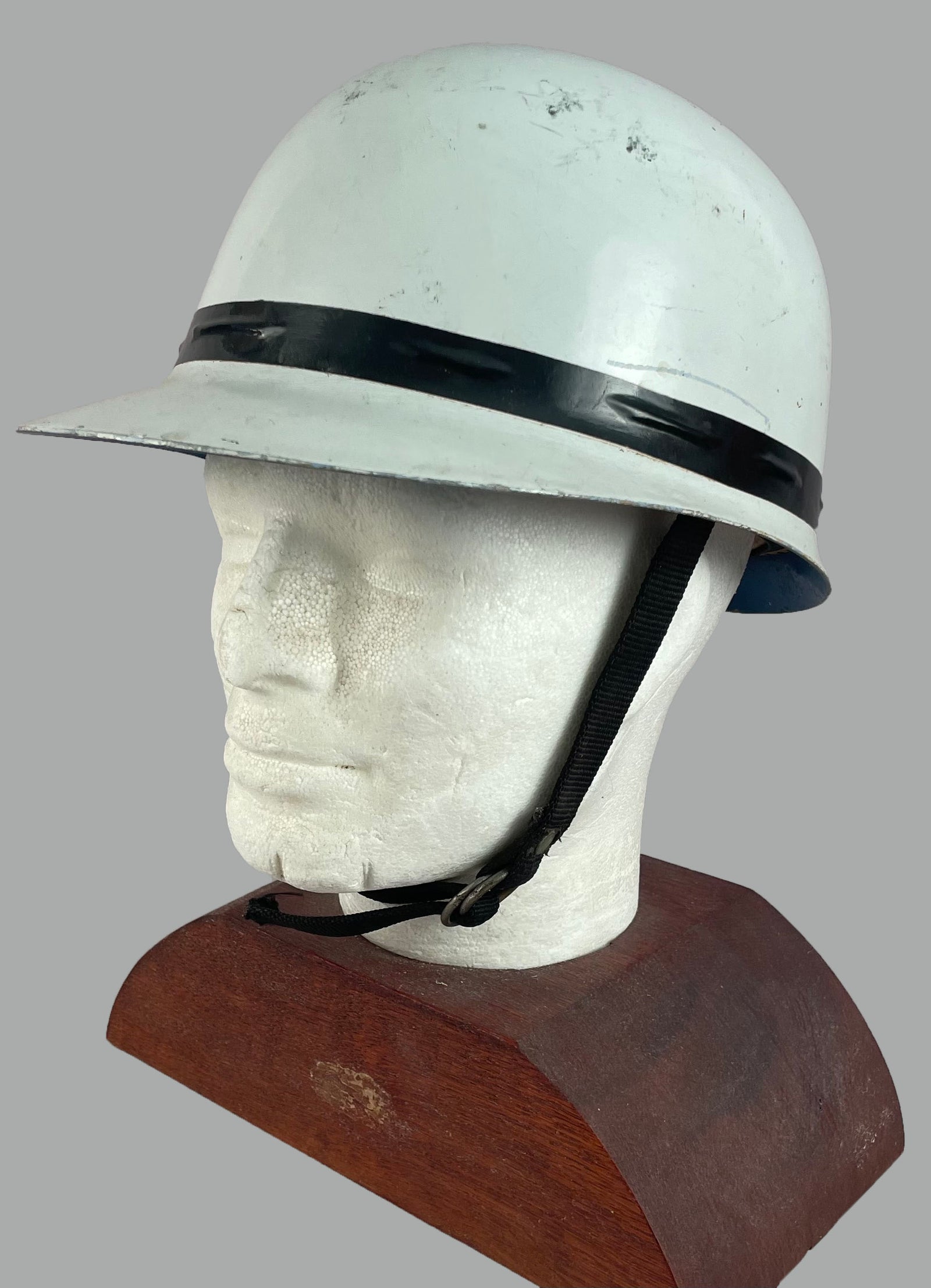𝟏𝟗𝟓𝟎'𝐬 𝐕𝐢𝐧𝐭𝐚𝐠𝐞 𝐑𝐚𝐜𝐢𝐧𝐠 𝐇𝐞𝐥𝐦𝐞𝐭 (Starting Bid-$175 Estimate-$200-$300)