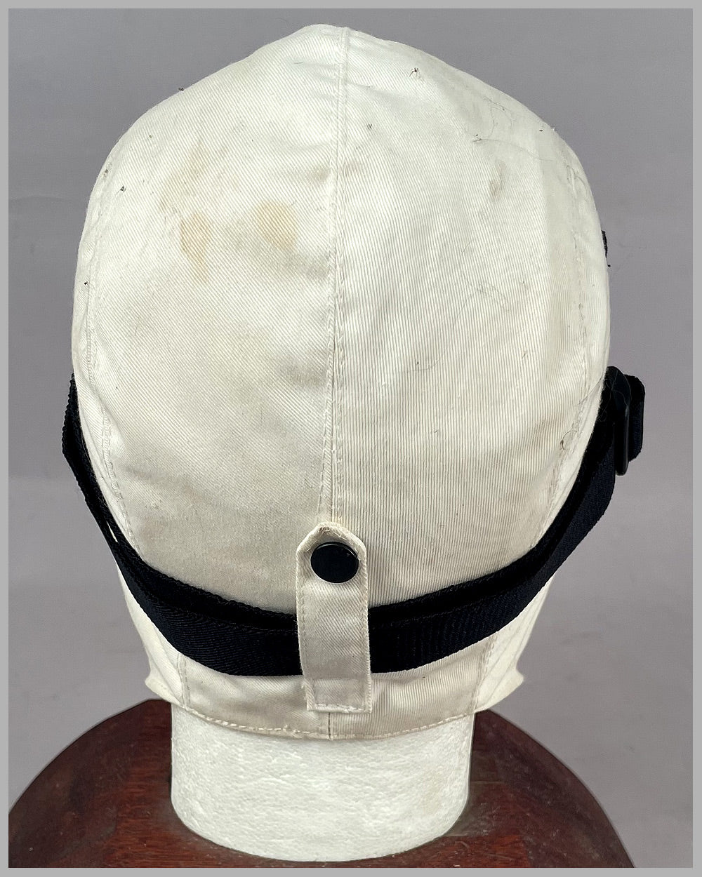 White cloth helmet / bonnet and driving goggles 3