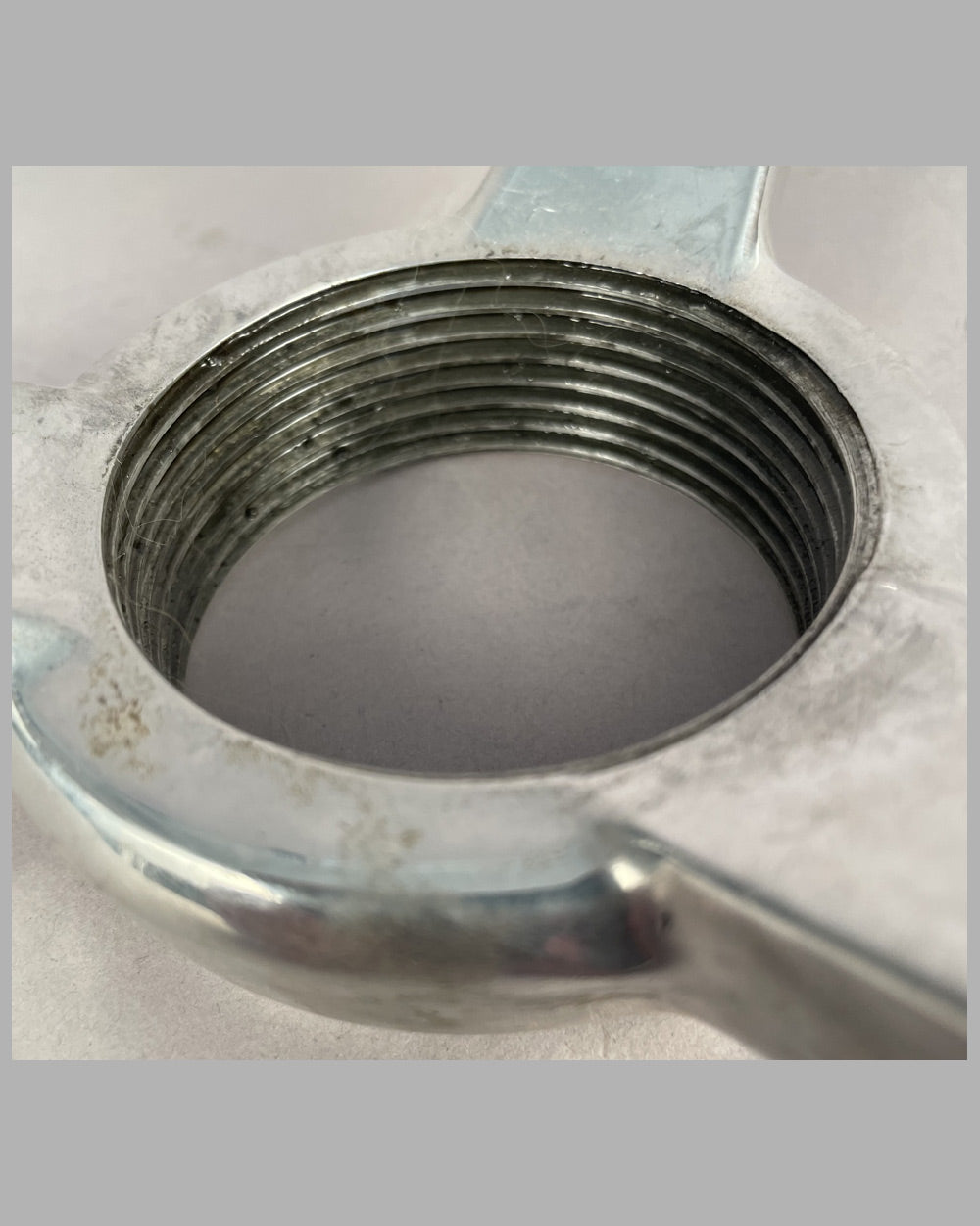 Ford Cobra style knock off screw on spinner by Halibrand 3