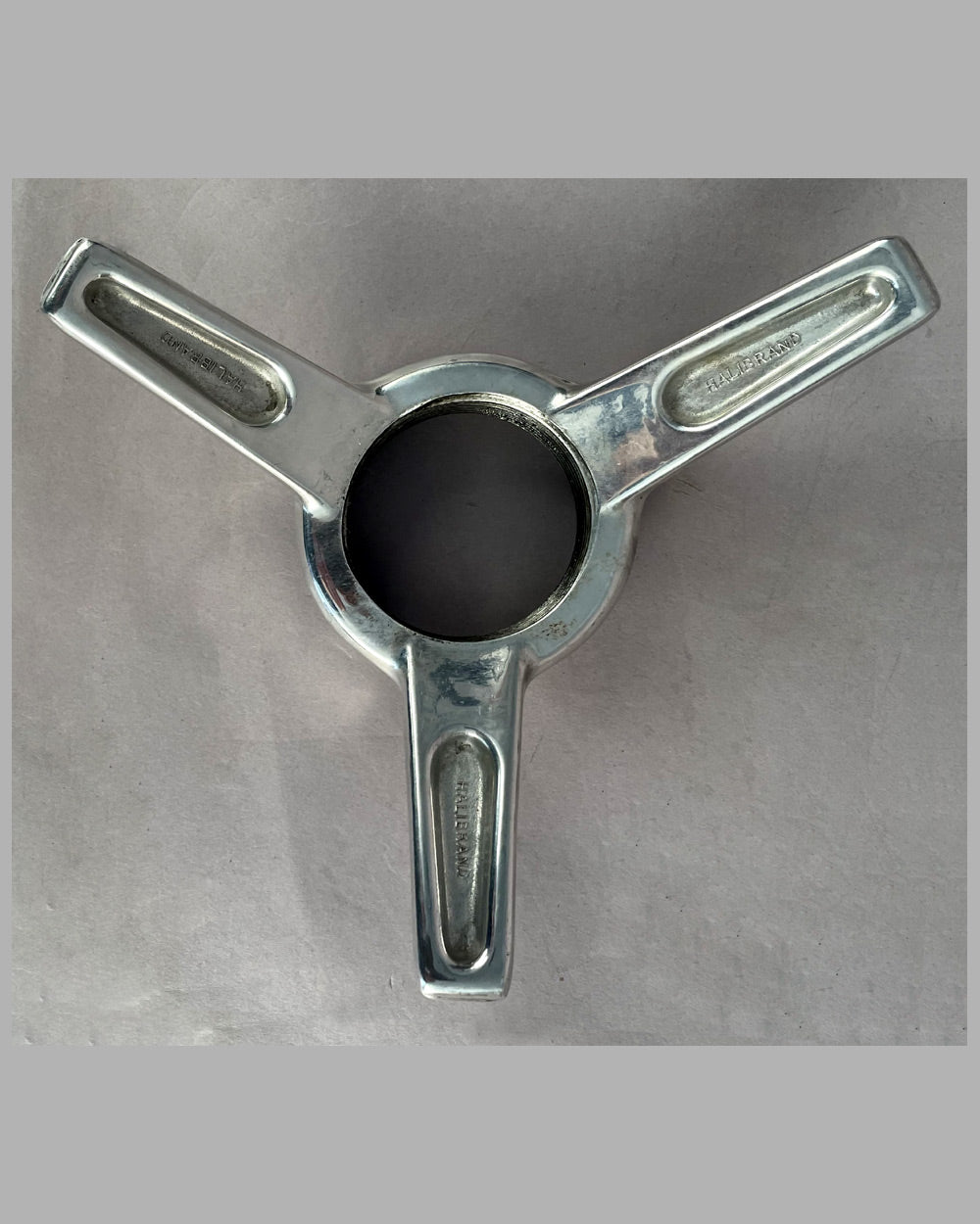 Ford Cobra style knock off screw on spinner by Halibrand