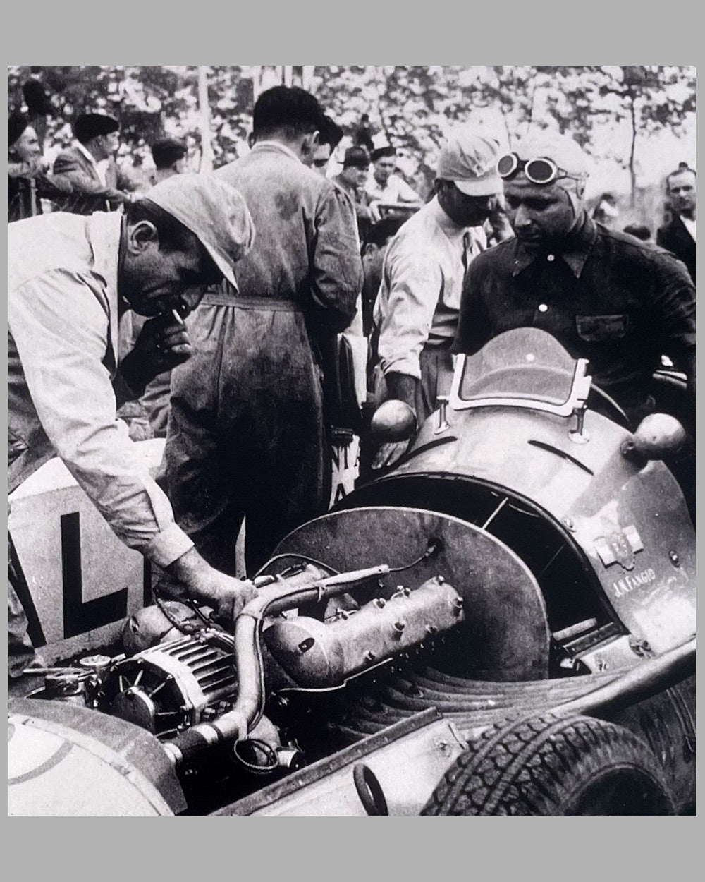 Fangio’s Maserati in the Pits b&w photograph by Fernando Gomez, autographed by Fangio 2