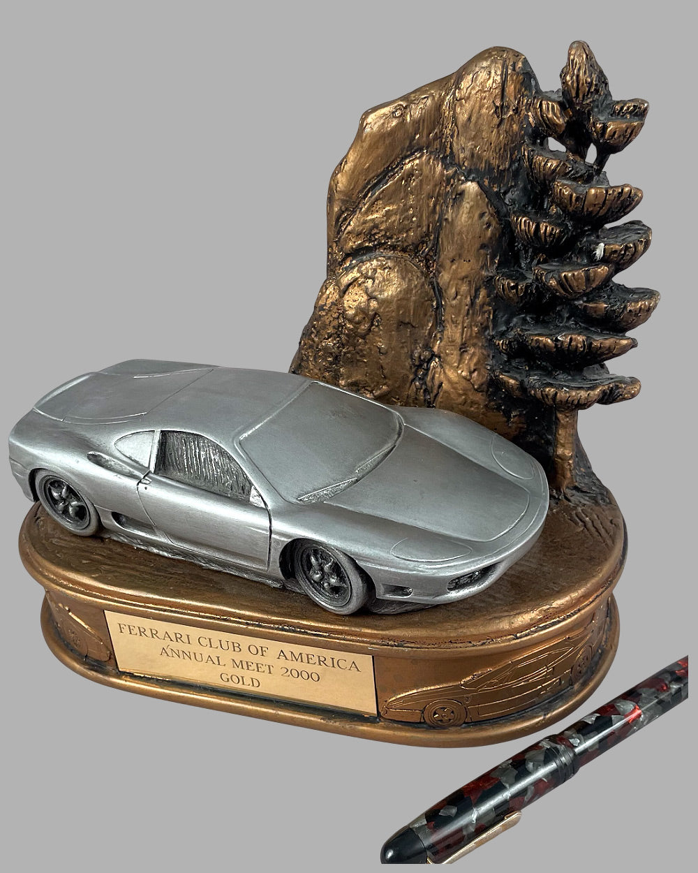 Ferrari Club of America gold trophy by Larry Braun - l'art et l