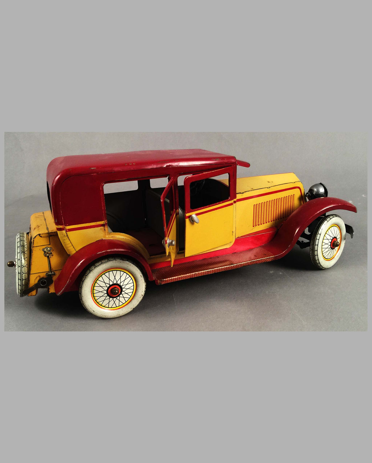 Renault 1920’s Limousine period tin toy by J.E.P. France 4