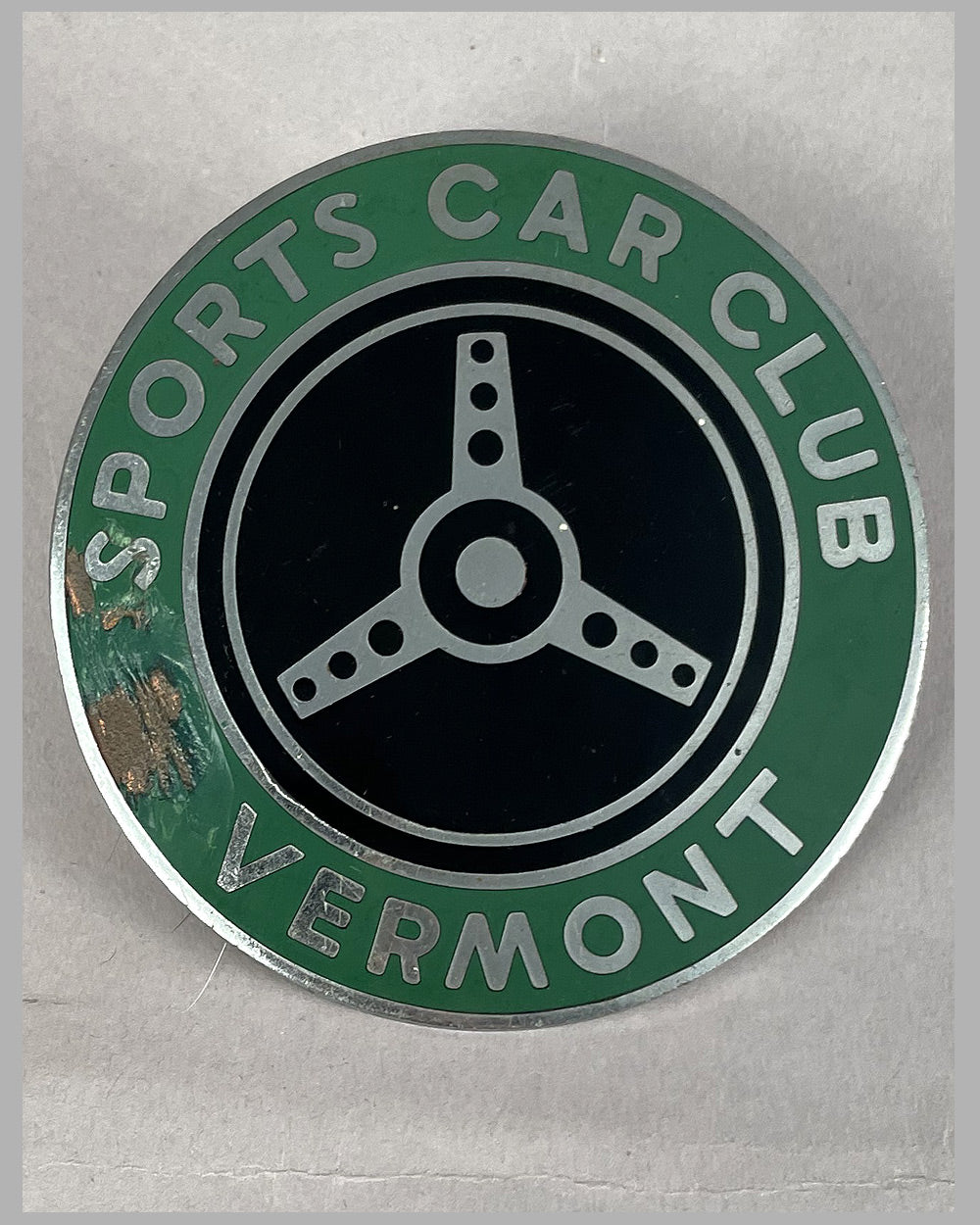 Vintage Automobile Badges, Pins, Medallions, and Plaques - l'art