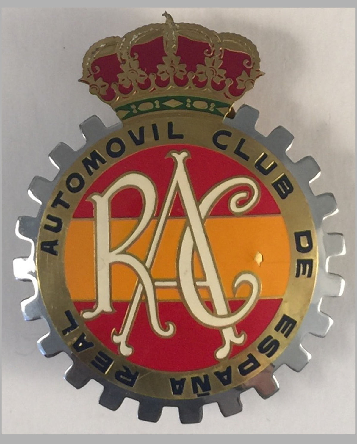 Real Automovil Club de España car grill badge