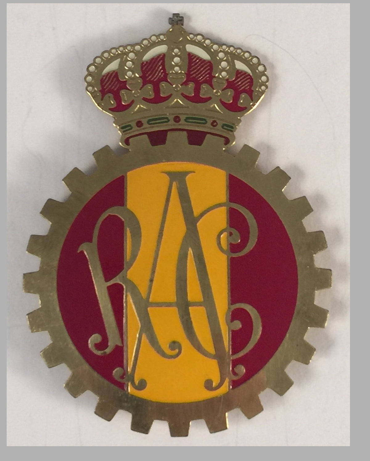 Real Automovil Club de España car grill badge