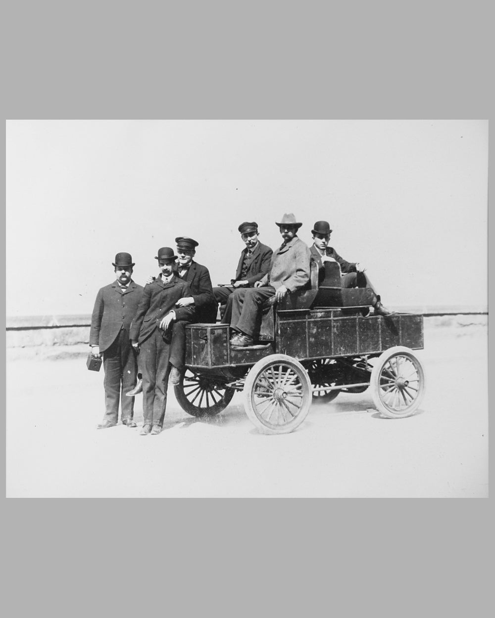 1900&#39;s Omnibus b&amp;w photograph